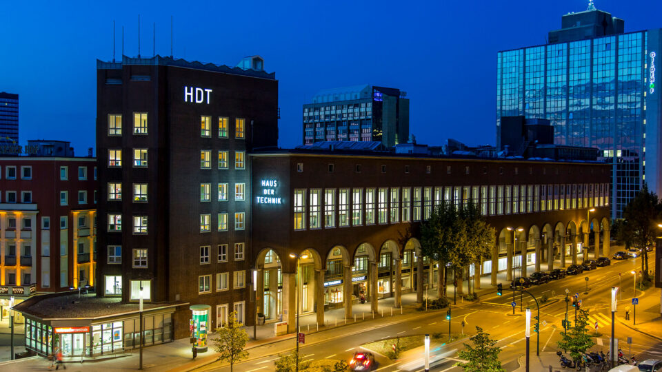 Das denkmalgeschützte Gebäude des Haus der Technik von Edmund Körner in der Essener Innenstadt
